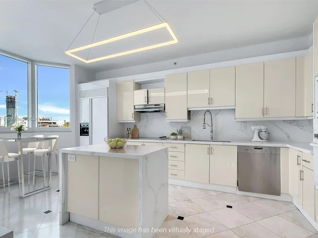 300 S Pointe Dr # 606, Miami Beach FL 33139