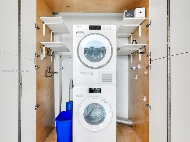 300 S Pointe Dr # 606, Miami Beach FL 33139