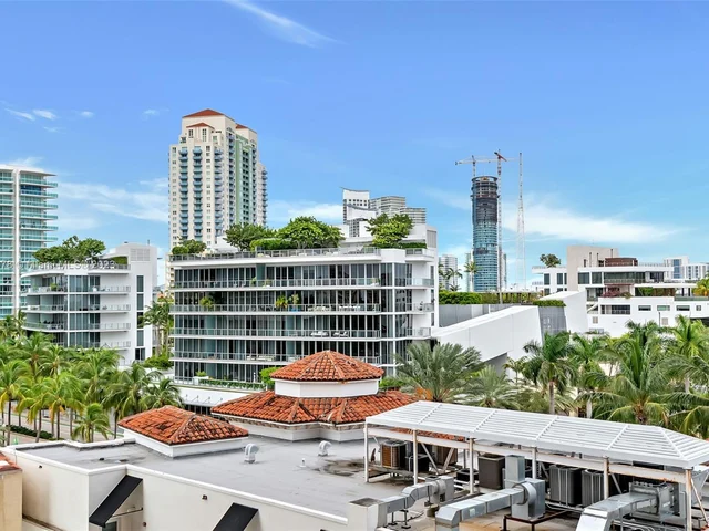300 S Pointe Dr # 606, Miami Beach FL 33139