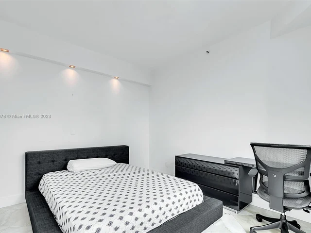 300 S Pointe Dr # 606, Miami Beach FL 33139