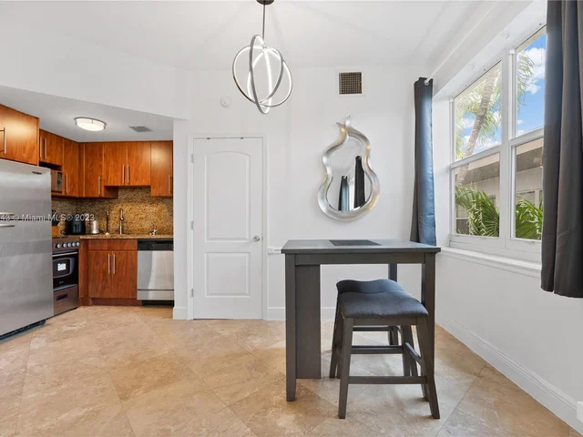 1342 Drexel Ave # 203, Miami Beach FL 33139