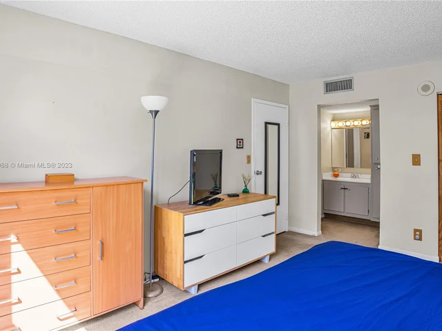 17011 N Bay Rd # 111, Sunny Isles Beach FL 33160