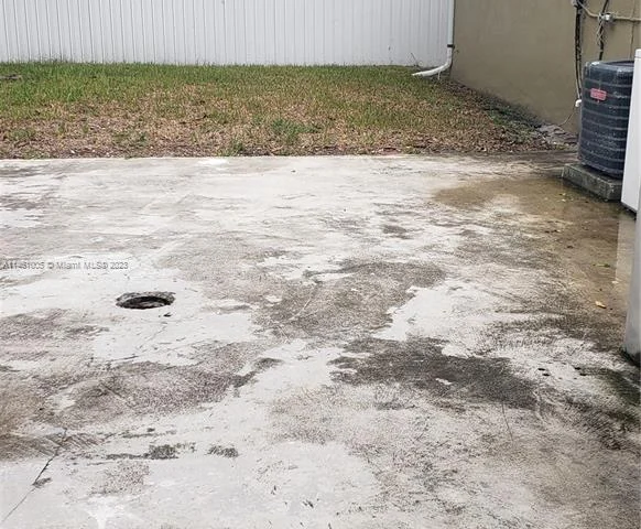 345 NW 75th St, Miami FL 33150