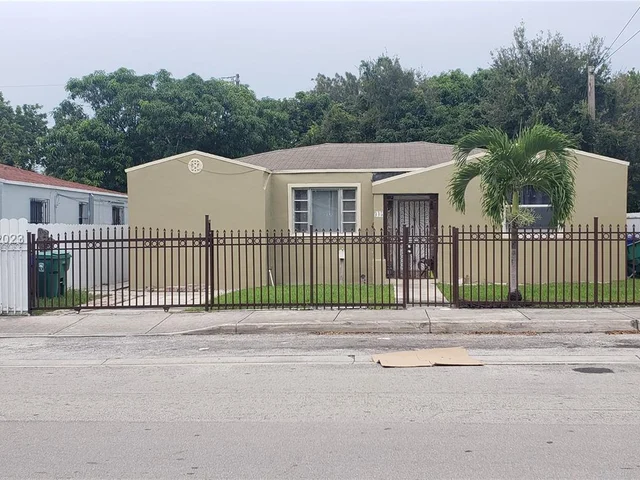 345 NW 75th St, Miami FL 33150