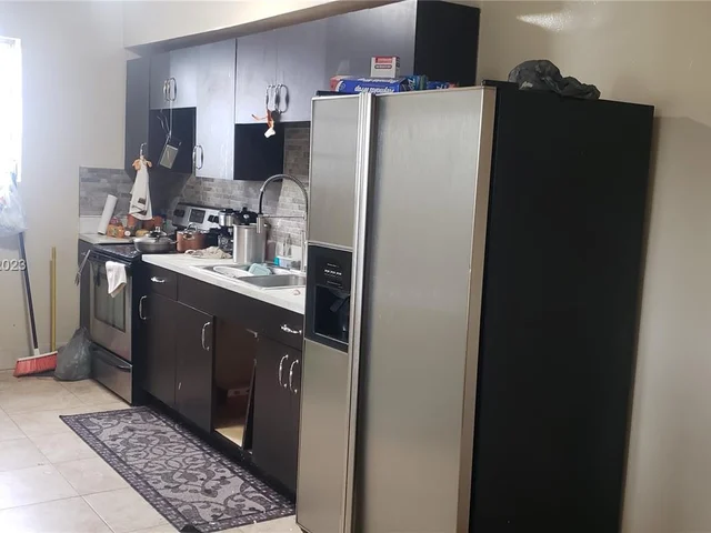 345 NW 75th St, Miami FL 33150