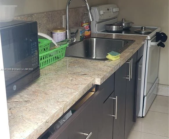 345 NW 75th St, Miami FL 33150