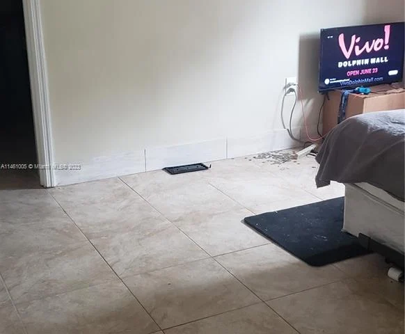 345 NW 75th St, Miami FL 33150