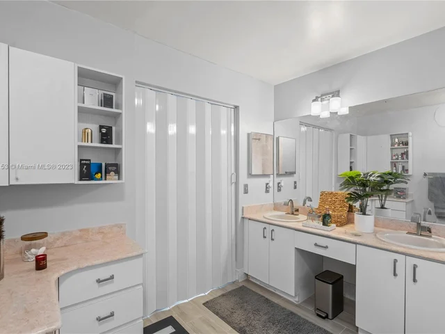 7251 SW 158th Pl, Miami FL 33193