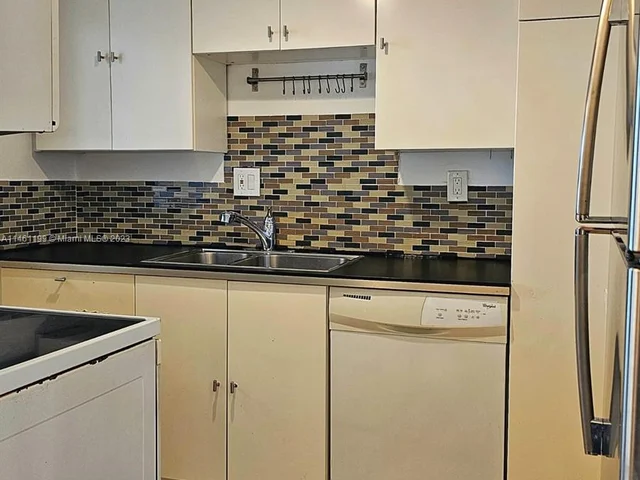 3702 NE 171st St # 8, North Miami Beach FL 33160