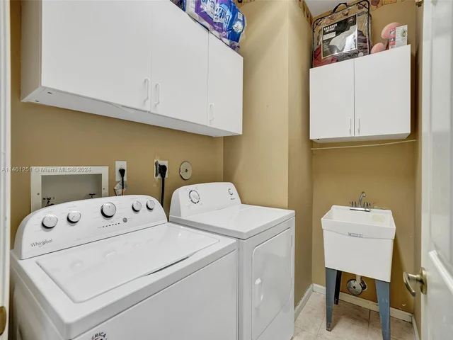 1588 SW 191st Ave, Pembroke Pines FL 33029