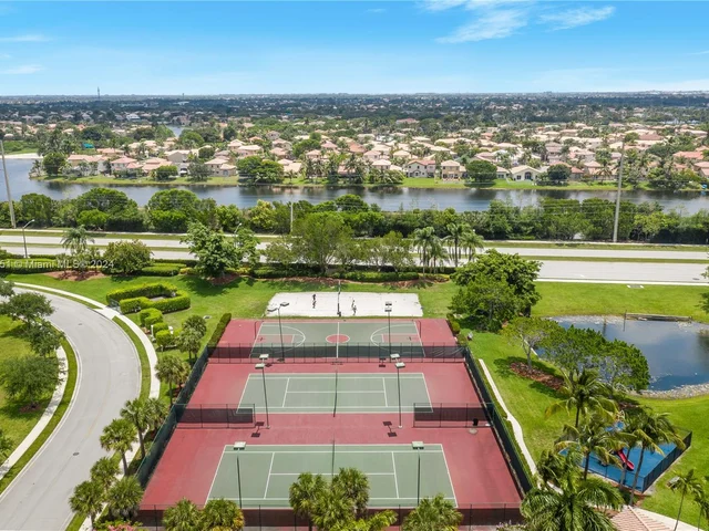 1588 SW 191st Ave, Pembroke Pines FL 33029