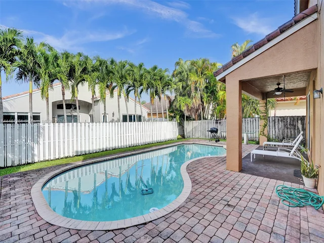 1588 SW 191st Ave, Pembroke Pines FL 33029