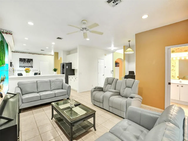 1588 SW 191st Ave, Pembroke Pines FL 33029