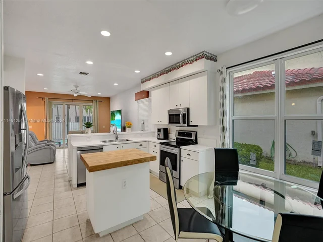 1588 SW 191st Ave, Pembroke Pines FL 33029