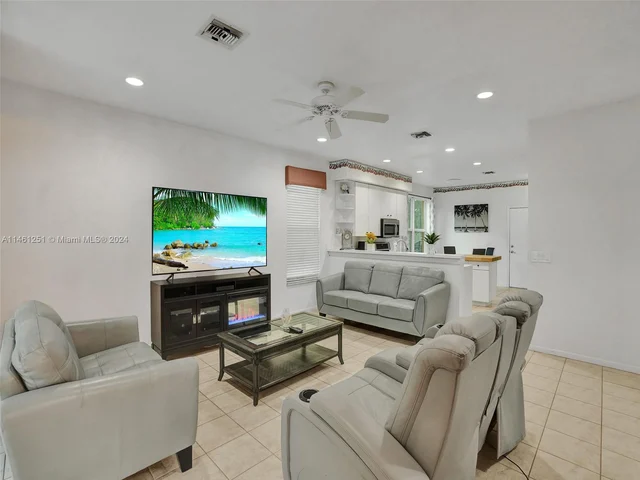 1588 SW 191st Ave, Pembroke Pines FL 33029