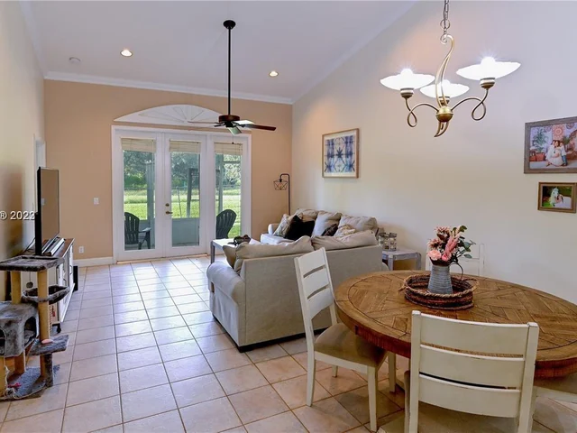 2461 E Aragon Blvd #3, Sunrise FL 33313