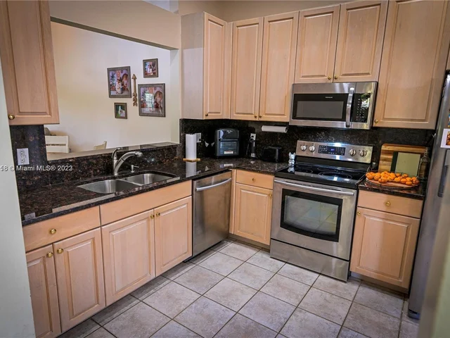 2461 E Aragon Blvd #3, Sunrise FL 33313