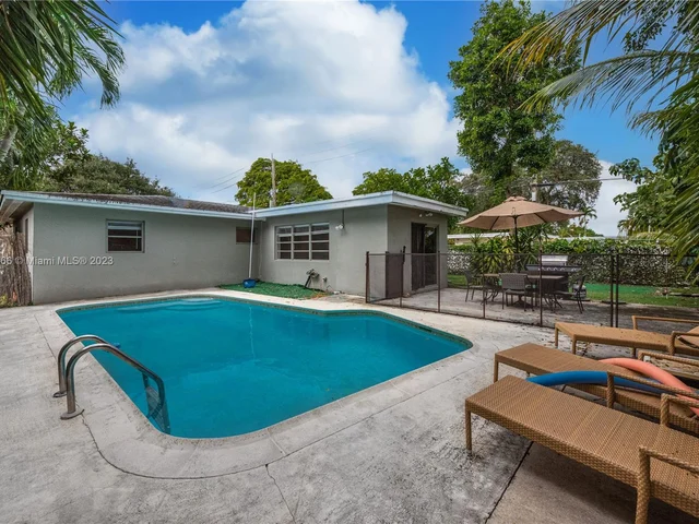 1805 N 23rd Ave, Hollywood FL 33020