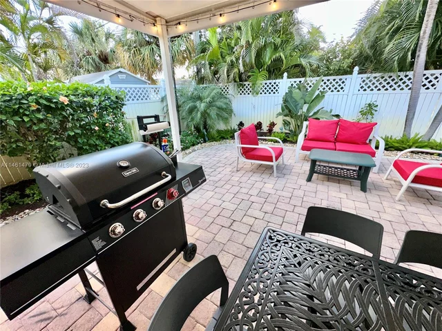 949 NE 24th Ave, Pompano Beach FL 33062