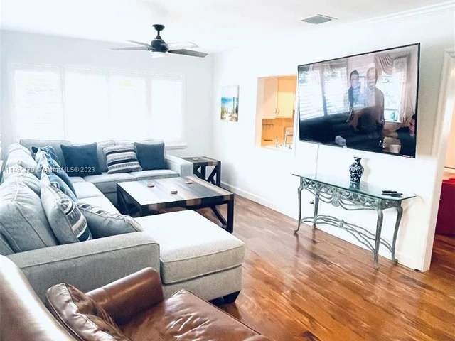 949 NE 24th Ave, Pompano Beach FL 33062