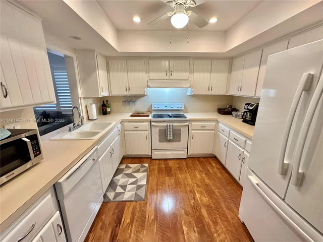 949 NE 24th Ave, Pompano Beach FL 33062