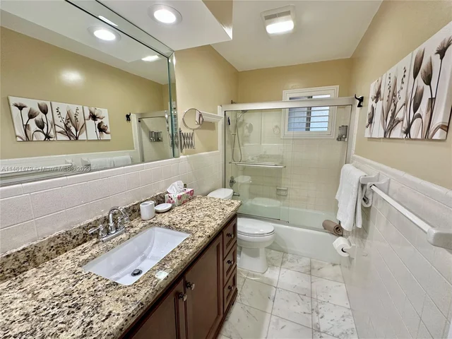 949 NE 24th Ave, Pompano Beach FL 33062