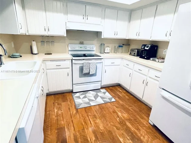 949 NE 24th Ave, Pompano Beach FL 33062