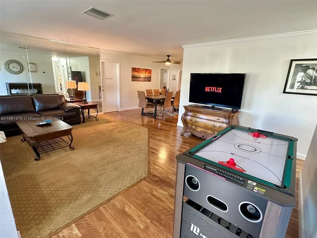 949 NE 24th Ave, Pompano Beach FL 33062