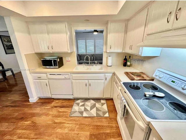 949 NE 24th Ave, Pompano Beach FL 33062