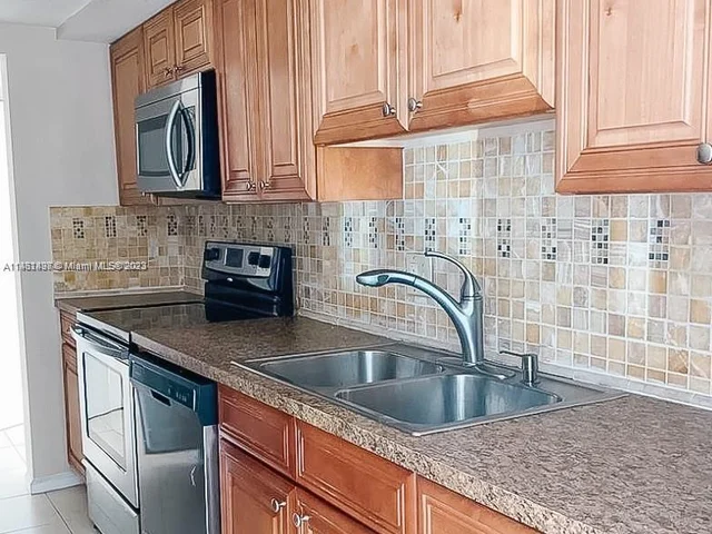 7051 Environ Blvd # 433, Lauderhill FL 33319