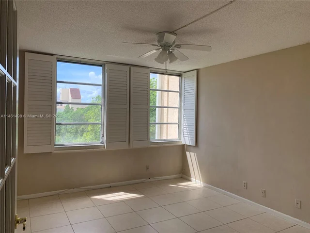 7051 Environ Blvd # 433, Lauderhill FL 33319