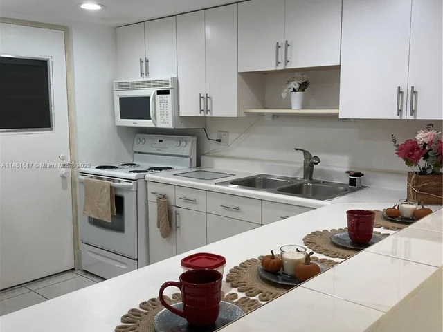 2309 S Cypress Bend Dr # 115B, Pompano Beach FL 33069