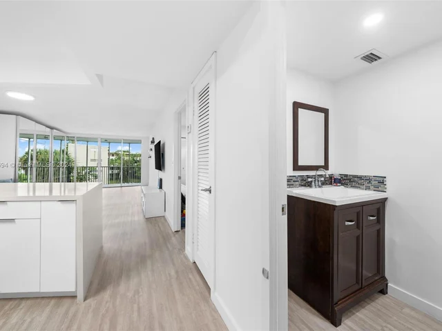 1680 NE 191st St # 2, Miami FL 33179