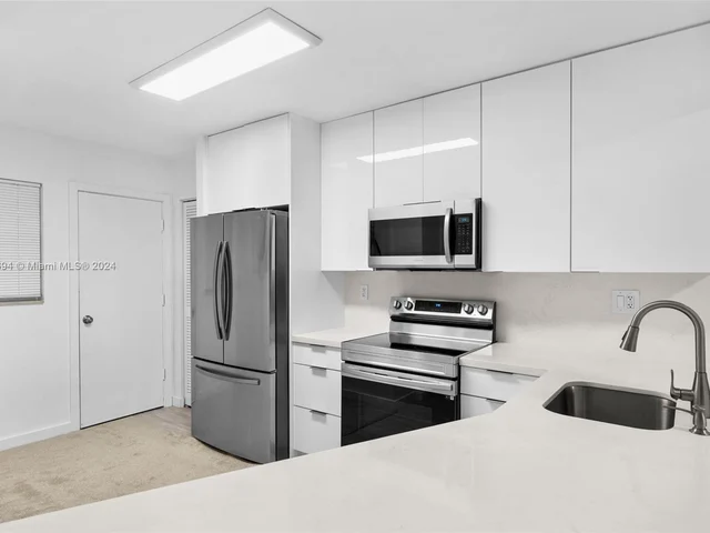 1680 NE 191st St # 2, Miami FL 33179