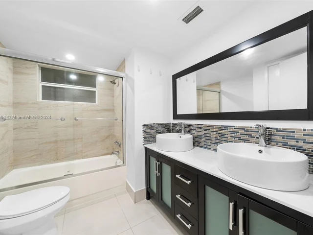 1680 NE 191st St # 2, Miami FL 33179