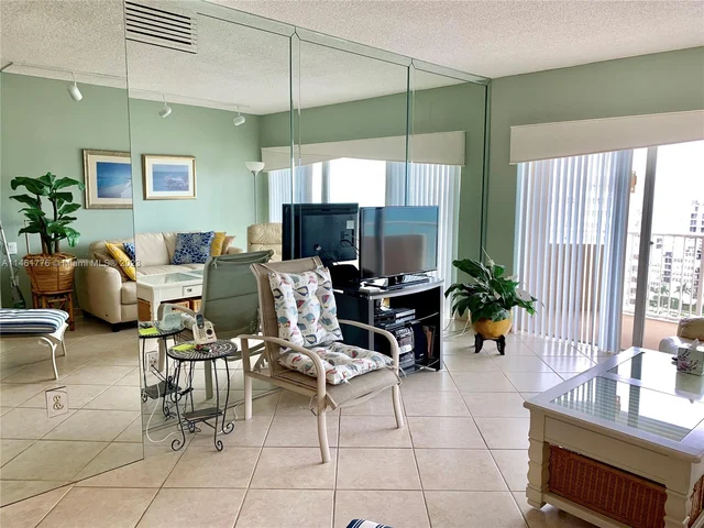 1950 S Ocean Dr # 18B, Hallandale Beach FL 33009