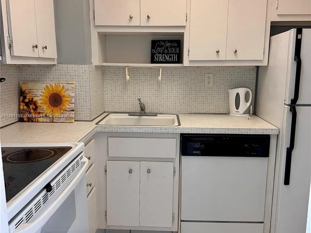 2899 Collins Ave # 1634, Miami Beach FL 33140