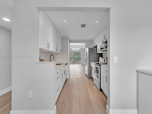 1600 SW 127th Way # 304C, Pembroke Pines FL 33027