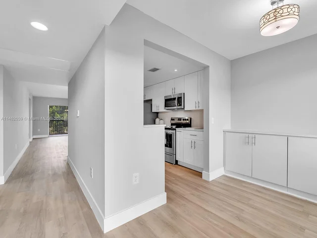 1600 SW 127th Way # 304C, Pembroke Pines FL 33027