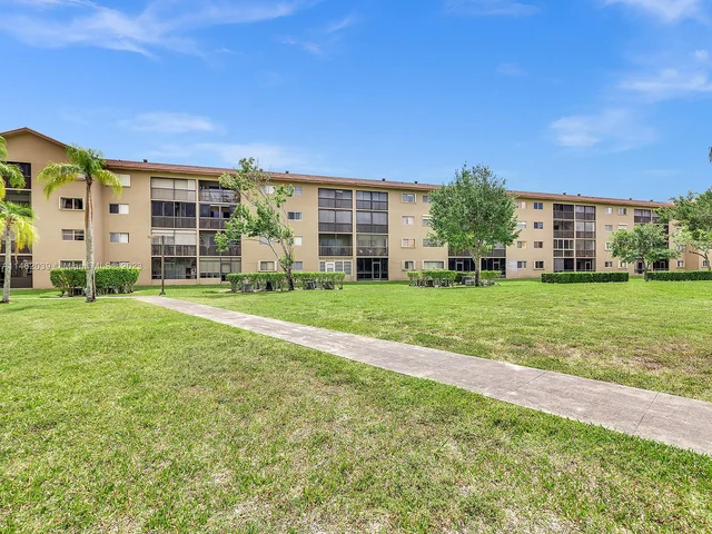 1600 SW 127th Way # 304C, Pembroke Pines FL 33027