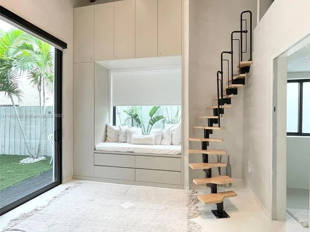 255 NW 40th St, Miami FL 33127