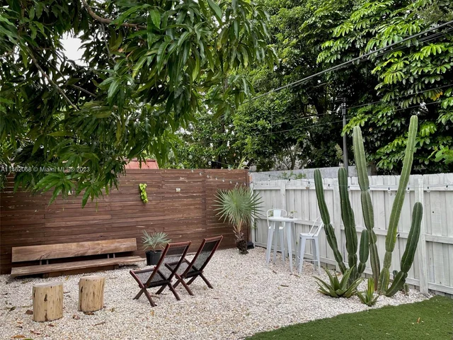 255 NW 40th St, Miami FL 33127