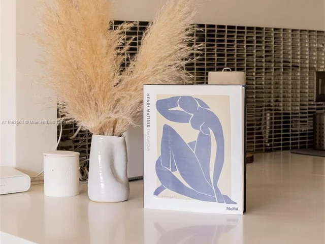 255 NW 40th St, Miami FL 33127