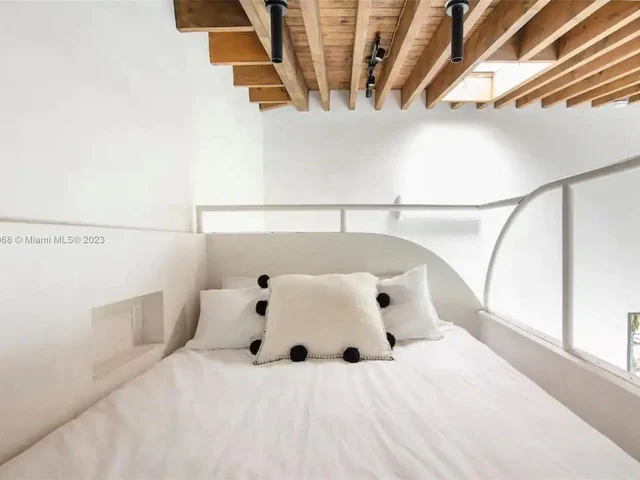 255 NW 40th St, Miami FL 33127