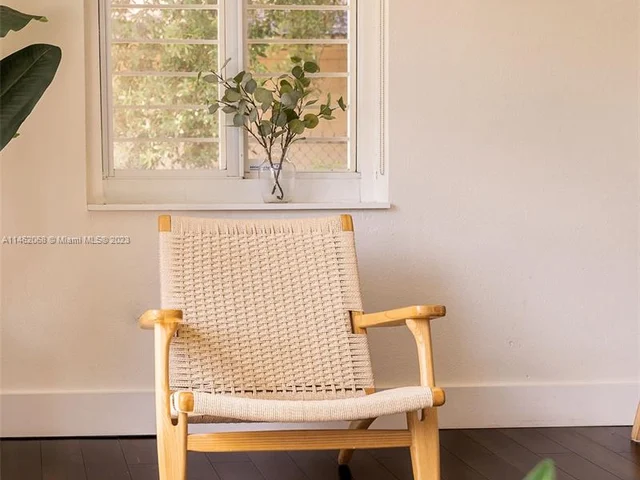 255 NW 40th St, Miami FL 33127