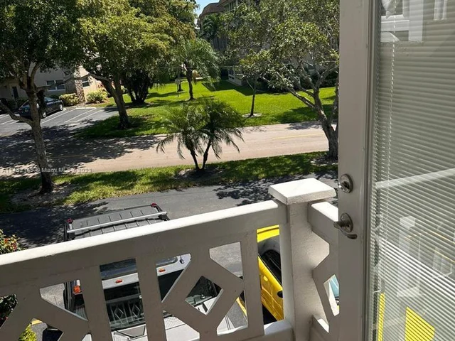 5103 NW 35th St # 501, Lauderdale Lakes FL 33319