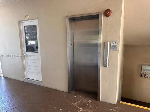 5103 NW 35th St # 501, Lauderdale Lakes FL 33319