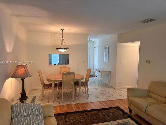 5103 NW 35th St # 501, Lauderdale Lakes FL 33319