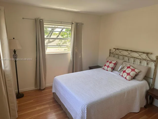 5103 NW 35th St # 501, Lauderdale Lakes FL 33319