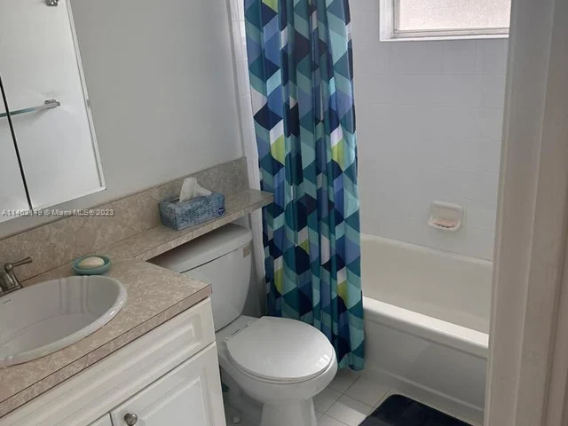 5103 NW 35th St # 501, Lauderdale Lakes FL 33319